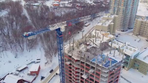 Sitio de construcción residencial, invierno, vista aérea, disparo de helicóptero — Vídeo de stock