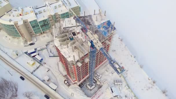 Local de construção residencial, inverno, vista aérea, tiro helicóptero — Vídeo de Stock