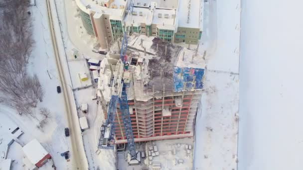 Local de construção residencial, inverno, vista aérea, tiro helicóptero — Vídeo de Stock