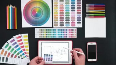 Üstten Görünüm tablo grafik tasarımcısı, siyah arka plan