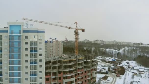 Construcción de una casa, aérea, rodaje de helicóptero — Vídeo de stock