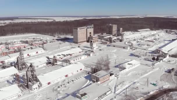 Промышленное производство Зимняя аэросъемка — стоковое видео