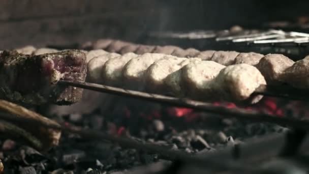 Grillmat kött, BBQ, matlagning kött — Stockvideo