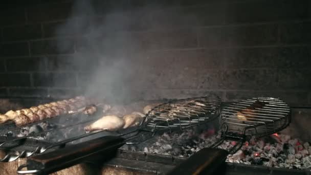 Grilování, vaření masa, grilování, vaření masa — Stock video