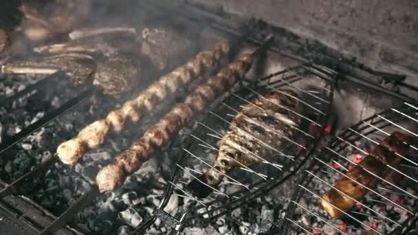 Churrasco cozinhar carne, churrasco, cozinhar carne — Vídeo de Stock