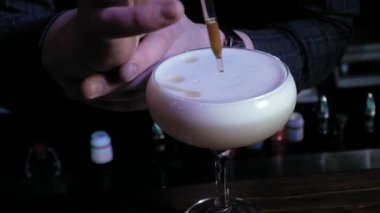 barda alkollü kokteyl yapma