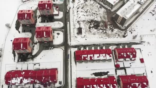 Maison de ville, prise de vue aérienne, vue sur la ville d'en haut — Video