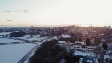 gün batımında şehir, havadan çekim