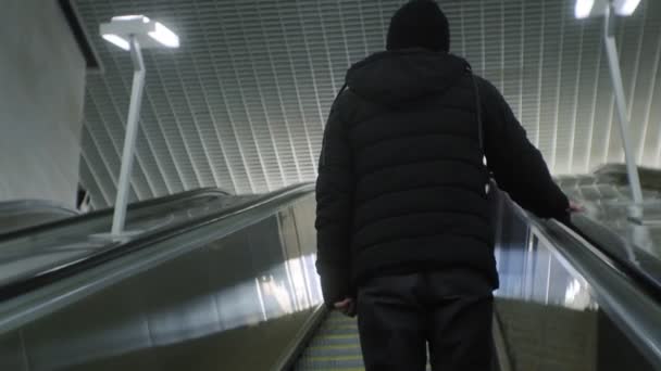 Treppen fahren, U-Bahn, Flughafen, Einkaufszentrum — Stockvideo