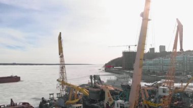 Lojistik gemilerin kış duruşu, havadan çekim
