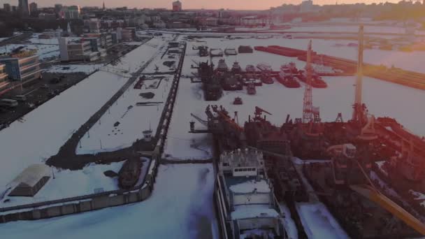 État hivernal des navires logistiques, prise de vue aérienne — Video