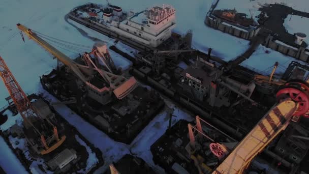 Зимнее состояние логистических кораблей, воздушная стрельба — стоковое видео