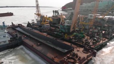 Lojistik gemilerin kış duruşu, havadan çekim