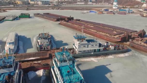 Posición invernal de los buques logísticos, filmación aérea — Vídeo de stock
