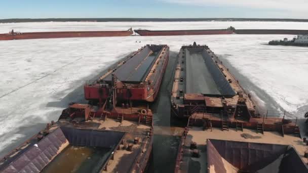 Posición invernal de los buques logísticos, filmación aérea — Vídeo de stock