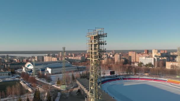Открытый стадион зимой — стоковое видео