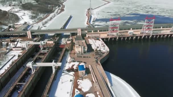 Centrale hydroélectrique, pousse aérienne — Video