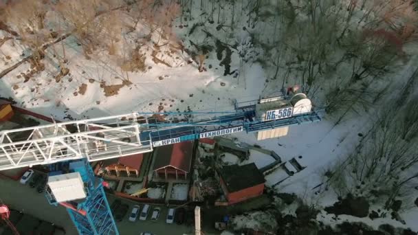 Edificio de gran altura, levantamiento aéreo — Vídeo de stock