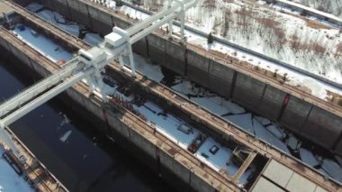 nehir üzerinde gemiler için ağ geçitleri, hava görüntüleri