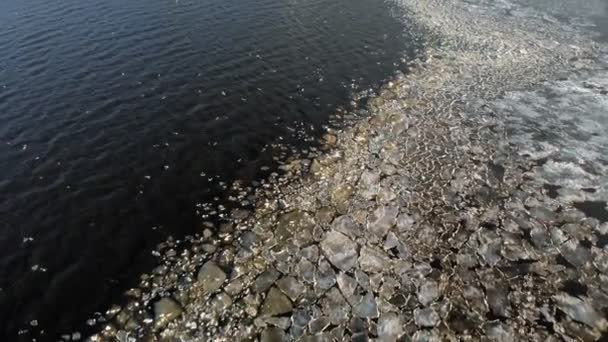 Floating ice on a river, aerial shot — Stock Video