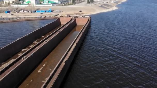 Voo sobre o porto fluvial, tiro aéreo — Vídeo de Stock