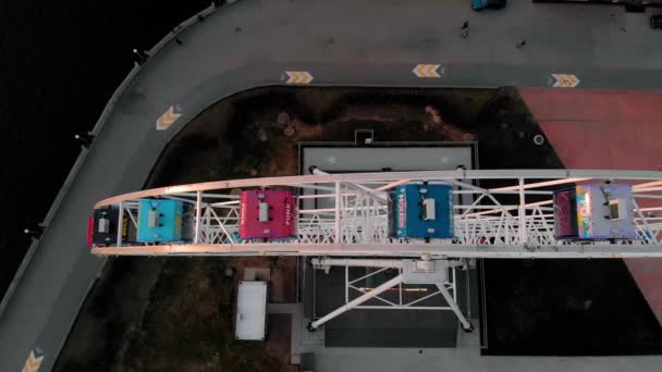 Flight over the Ferris wheel, aerial shooting — Stock Video