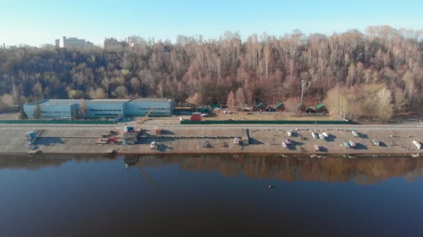 Estação de barco ou amarração para barcos, filmagem aérea do drone — Vídeo de Stock