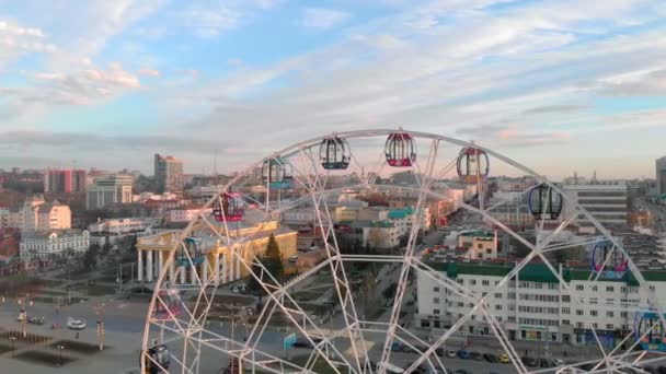 Zbor peste roata Ferris, fotografiere aeriană — Videoclip de stoc