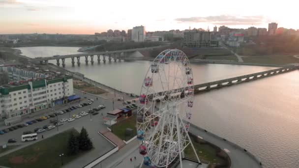 Survol de la grande roue, prise de vue aérienne — Video