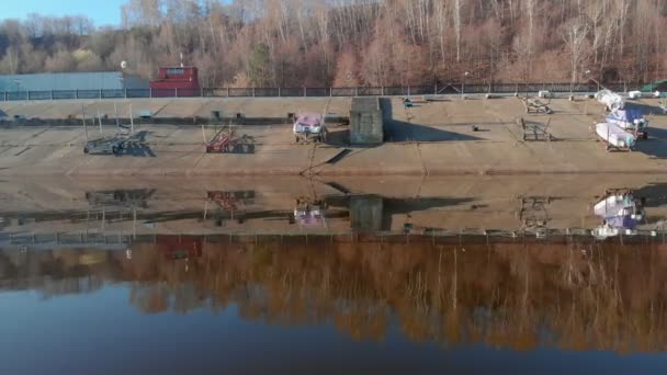 Lodní stanice nebo kotlík pro čluny, letecké natáčení z dronu — Stock video