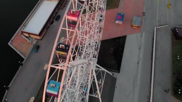 Flug über das Riesenrad, Luftaufnahmen — Stockvideo