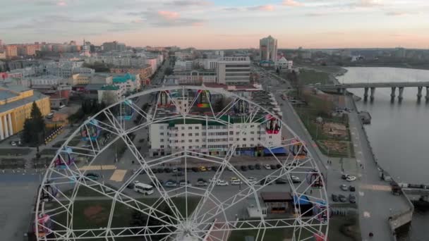 Survol de la grande roue, prise de vue aérienne — Video