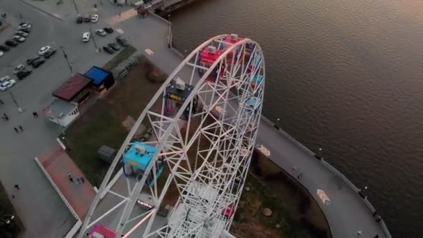 Vlucht over het reuzenrad, lucht schieten — Stockvideo