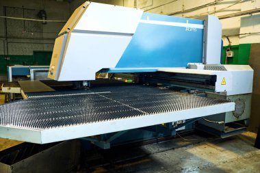 çelik kapı imalatı, parça depo, ambalaj, üretim