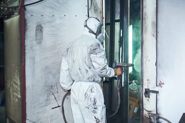 покраска двери, производство металлических дверей
