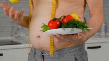 beli, sağlıklı beslenme, sağlıklı yaşam tarzı kavramı, fitness diyetölçme şişman adam