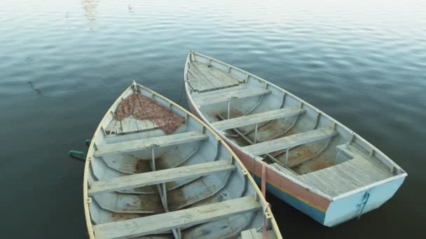 Paesaggio con barche sul fiume — Video Stock