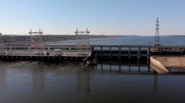 nehir üzerinde hidro elektrik santrali, helikopter ateş