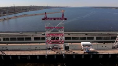 nehir üzerinde hidro elektrik santrali, helikopter ateş