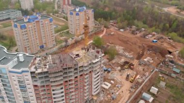 Bir konut yüksek katlı bina inşaatı. İhA'dan havadan çekim