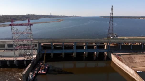 Centrale hydroélectrique sur la rivière, copter shoot — Video