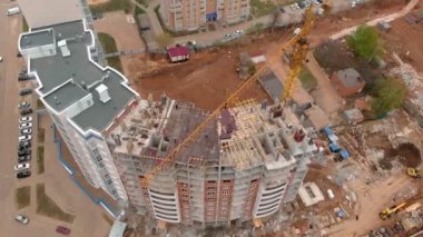 Bir konut yüksek katlı bina inşaatı. İhA'dan havadan çekim