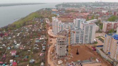 Bir konut yüksek katlı bina inşaatı. İhA'dan havadan çekim