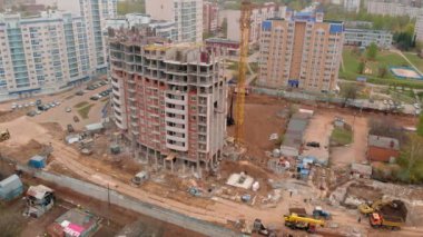 Bir konut yüksek katlı bina inşaatı. İhA'dan havadan çekim