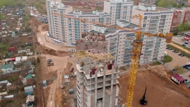 Construction of a residential high-rise building. Aerial shooting from the drone — Stock Video