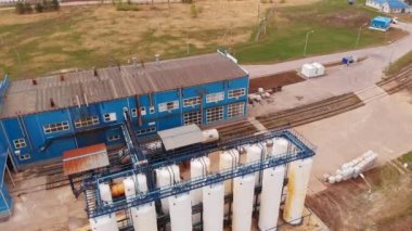 Atıksu arıtma tesisi, kanalizasyon arıtma tesisinde su geri dönüşümü, havadan görünüm. Ekoloji
