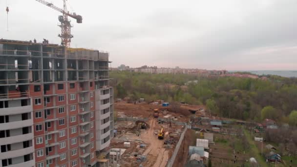 Construction of a residential high-rise building. Aerial shooting from the drone — Stock Video