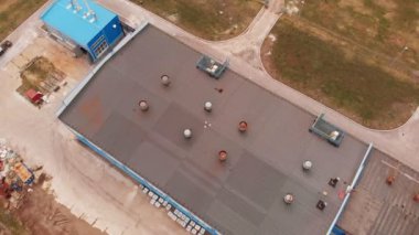 Atıksu arıtma tesisi, kanalizasyon arıtma tesisinde su geri dönüşümü, havadan görünüm. Ekoloji