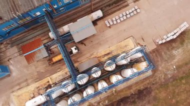 Atıksu arıtma tesisi, kanalizasyon arıtma tesisinde su geri dönüşümü, havadan görünüm. Ekoloji