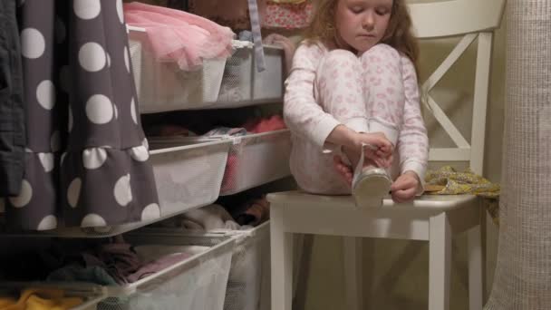 Beautiful little girl in the home wardrobe. Fashionable children — Stock Video